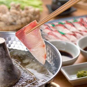 【ふるさと納税】豊後絆屋 かぼすブリしゃぶセット 切身300g（だし昆布付）※10月〜3月限定 しゃぶしゃぶ 鍋 魚 2人前〜3人前 先行予約＜08-A0106＞